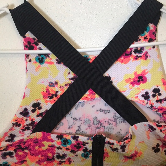 Colorful dress - Picture 3 of 3